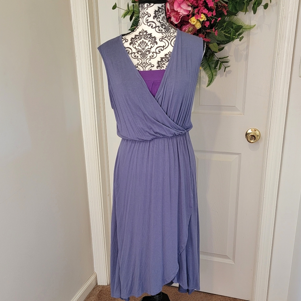 T Tahari Surplice Dress - Picture 5 of 11